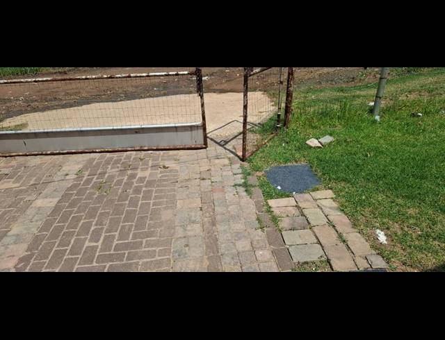 2 BEDROOM HOUSE FOR SALE IN OLIEVENHOUTBOSCH
